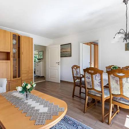 Christine Apartment